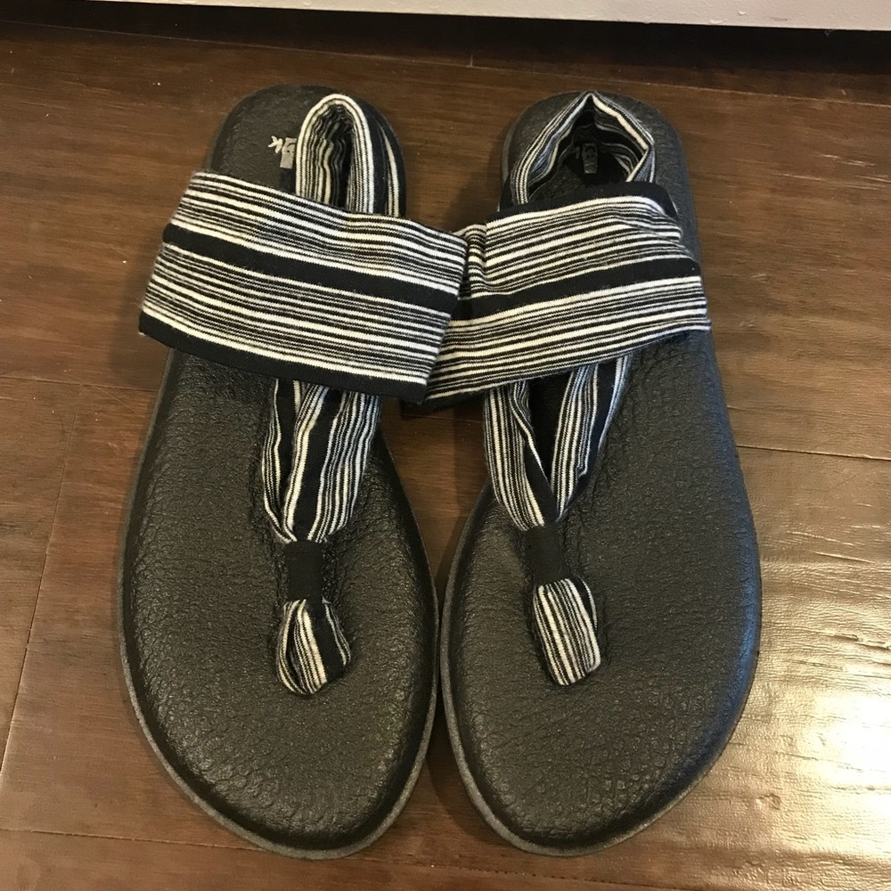 Brand new Sanuck yoga sandals